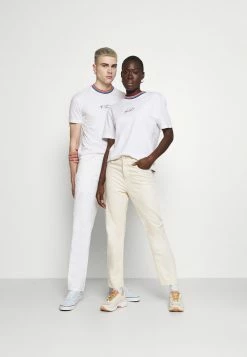 YOURTURN PRIDE UNISEX - T-shirt Con Stampa - White 9 YOURTURN PRIDE UNISEX - T-shirt Con Stampa - White -Sconto YOURTURN in Italia 15974c663a014c91a75a3d0c7269ca0b