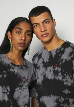 YOURTURN T-shirt Con Stampa - Black, Unisex -Sconto YOURTURN in Italia 1aa6e671f3154f0492449c5f83118b79