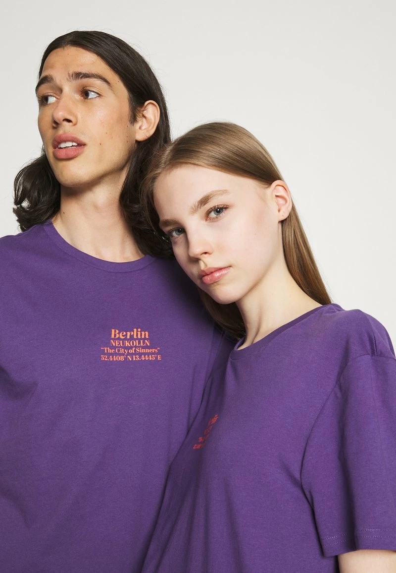 YOURTURN UNISEX - T-shirt Con Stampa - Purple 6 YOURTURN UNISEX - T-shirt Con Stampa - Purple - immagine 4