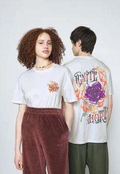 YOURTURN GRAPHIC TEE UNISEX - T-shirt Con Stampa - White 11 YOURTURN GRAPHIC TEE UNISEX - T-shirt Con Stampa - White -Sconto YOURTURN in Italia 34063ad663d342fabbbfbf71d644ad0f