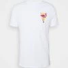 YOURTURN UNISEX - T-shirt Con Stampa - White 2 YOURTURN UNISEX - T-shirt Con Stampa - White -Sconto YOURTURN in Italia 3ab7b58d77b9444189cb80b2a72f01d1