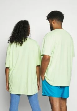 YOURTURN UNISEX - T-shirt Con Stampa - Light Green 10 YOURTURN UNISEX - T-shirt Con Stampa - Light Green -Sconto YOURTURN in Italia 44249bb915f549c98b7d4b93ed9025f2