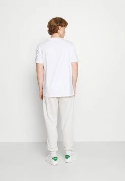 YOURTURN Unisex T-shirt Con Stampa - White 12 YOURTURN Unisex T-shirt Con Stampa - White -Sconto YOURTURN in Italia 53c80af7bced40c895d4493ac2d9f32b