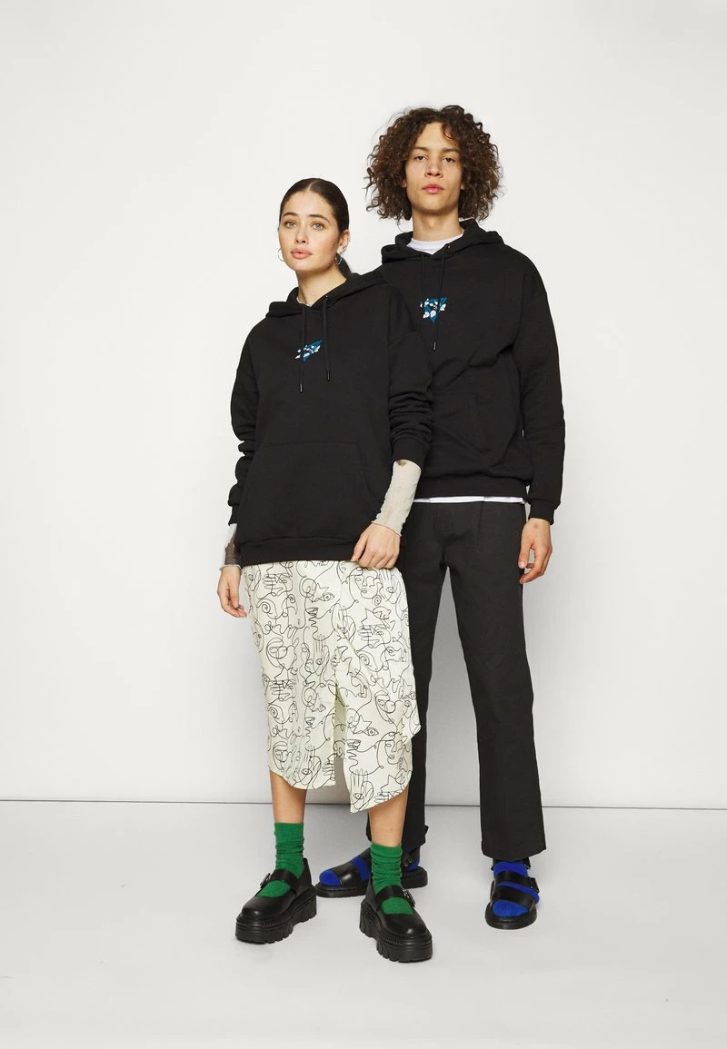 YOURTURN WINCENT WEISS UNISEX - Felpa Con Cappuccio - Black 4 YOURTURN WINCENT WEISS UNISEX - Felpa Con Cappuccio - Black - immagine 2