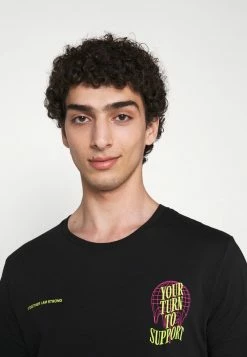 YOURTURN T-shirt Con Stampa - Black, Unisex -Sconto YOURTURN in Italia 58d5f8a3bf0849879902d2651f719ef9