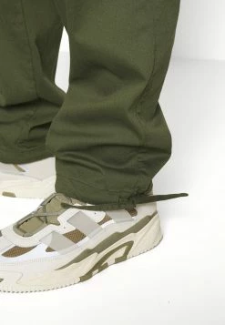 YOURTURN UNISEX - Pantaloni Cargo - Light Green -Sconto YOURTURN in Italia 60a88ef82b6b487bac4b186b6b0a649d