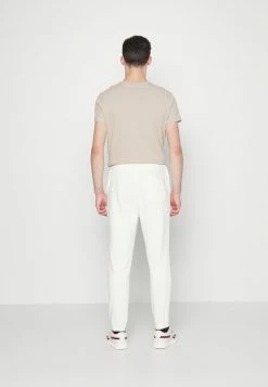 YOURTURN UNISEX - Pantaloni Sportivi - Off-white -Sconto YOURTURN in Italia 624b02b9a3664658bd63de22a701d779