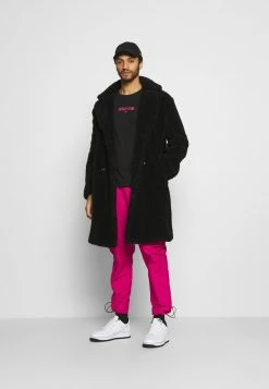 YOURTURN T-shirt Con Stampa - Black, Unisex -Sconto YOURTURN in Italia 67a10a9ba7164f0bbc648f5e39ecfee4