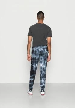 YOURTURN MONOCHROME TIE DYE JOGGER UNISEX - Pantaloni Sportivi - Black/off White 9 YOURTURN MONOCHROME TIE DYE JOGGER UNISEX - Pantaloni Sportivi - Black/off White -Sconto YOURTURN in Italia 7793c33a8ea44501a122fcabc111a020