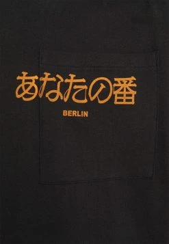 YOURTURN POCKET - T-shirt Con Stampa - Black, Unisex -Sconto YOURTURN in Italia 85ce2c84fa9541c4b0042ee4bbc363e9