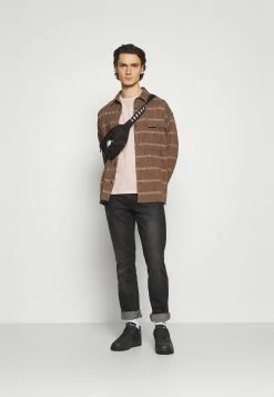 YOURTURN T-shirt Con Stampa - Pink, Unisex -Sconto YOURTURN in Italia 8ae8eaefec9c4a669fb41aa57a8153fb