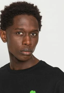 YOURTURN EVERYTHING GRAPHIC T-SHIRT UNISEX - T-shirt Con Stampa - Black -Sconto YOURTURN in Italia 94f77bad87d04425883966fda75b73a8