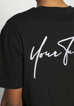 YOURTURN UNISEX - T-shirt Con Stampa - Black 12 YOURTURN UNISEX - T-shirt Con Stampa - Black -Sconto YOURTURN in Italia 970d8fb7f5c2401d8661c4e9165c0a75