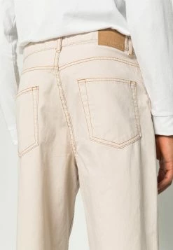 YOURTURN UNISEX - Jeans Baggy - Off White 11 YOURTURN UNISEX - Jeans Baggy - Off White -Sconto YOURTURN in Italia 981e4f1b5542428c8313456151022fa1