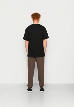 YOURTURN FASHION COLORED BASIC JOGGER - Pantaloni Sportivi - Brown, Unisex 9 YOURTURN FASHION COLORED BASIC JOGGER - Pantaloni Sportivi - Brown, Unisex -Sconto YOURTURN in Italia 9e6534a6093d49d7a47326122ded782d