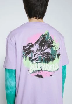 YOURTURN GRAPHIC TEE UNISEX - T-shirt Con Stampa - Lilac -Sconto YOURTURN in Italia 9f0b1634f01040c19a31d762032a2212