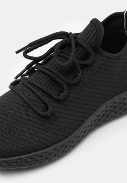 YOURTURN UNISEX - Sneakers Basse - Black -Sconto YOURTURN in Italia 9fb753075b034b6cac88b990550ae1cb