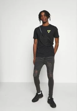 YOURTURN T-shirt Con Stampa - Black, Unisex -Sconto YOURTURN in Italia 9fec8dc576ce4d70bc49134fe985bcf7