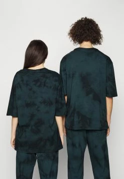 YOURTURN GRAPHIC TEE WINCENT WEISS UNISEX - T-shirt Con Stampa - Black 13 YOURTURN GRAPHIC TEE WINCENT WEISS UNISEX - T-shirt Con Stampa - Black -Sconto YOURTURN in Italia a95940a44b29408496bf1ed485a03e4a