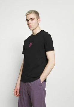 YOURTURN UNISEX - T-shirt Con Stampa - Black 11 YOURTURN UNISEX - T-shirt Con Stampa - Black -Sconto YOURTURN in Italia ab5a275327fe4428abae438dc412cd42