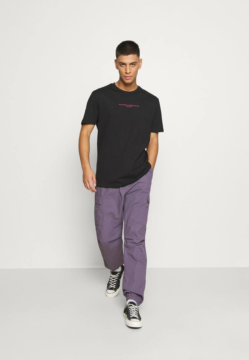 YOURTURN T-shirt Con Stampa - Black, Unisex 4 YOURTURN T-shirt Con Stampa - Black, Unisex - immagine 2