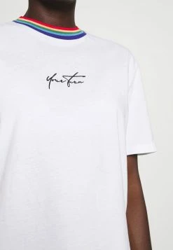 YOURTURN PRIDE UNISEX - T-shirt Con Stampa - White 13 YOURTURN PRIDE UNISEX - T-shirt Con Stampa - White -Sconto YOURTURN in Italia c64103a406654f9c8035a66a9b5bd681