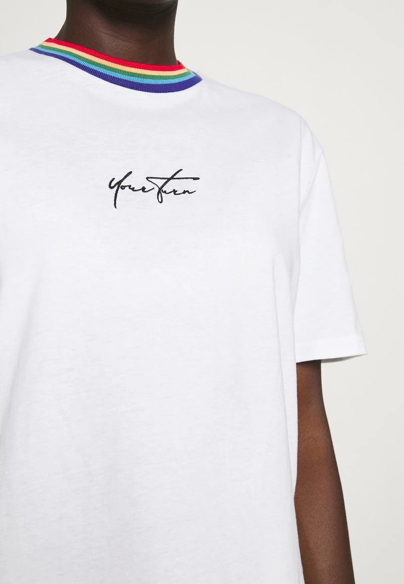 YOURTURN PRIDE UNISEX - T-shirt Con Stampa - White 8 YOURTURN PRIDE UNISEX - T-shirt Con Stampa - White - immagine 6