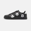 YOURTURN DISNEY UNISEX - Sneakers Basse - Black -Sconto YOURTURN in Italia c807612e24d34903a4d4de02036d732b