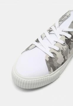 YOURTURN UNISEX - Sneakers Basse - White/grey 13 YOURTURN UNISEX - Sneakers Basse - White/grey -Sconto YOURTURN in Italia ca11995a9b1b45deab7b378518ebdd7e