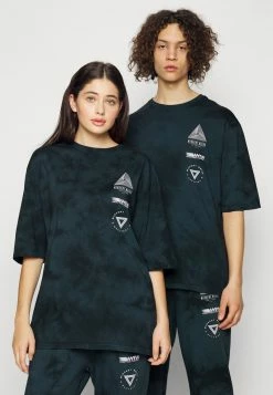 YOURTURN GRAPHIC TEE WINCENT WEISS UNISEX - T-shirt Con Stampa - Black 11 YOURTURN GRAPHIC TEE WINCENT WEISS UNISEX - T-shirt Con Stampa - Black -Sconto YOURTURN in Italia ca42d5c427a849a9b06b92f4089a7552