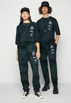 YOURTURN GRAPHIC TEE WINCENT WEISS UNISEX - T-shirt Con Stampa - Black 14 YOURTURN GRAPHIC TEE WINCENT WEISS UNISEX - T-shirt Con Stampa - Black -Sconto YOURTURN in Italia cb255ffb18a84b35a5f92058c6e7274c