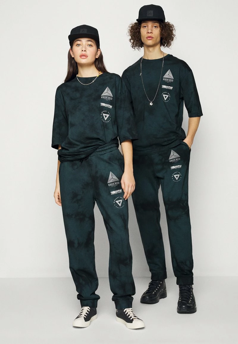 YOURTURN GRAPHIC TEE WINCENT WEISS UNISEX - T-shirt Con Stampa - Black 8 YOURTURN GRAPHIC TEE WINCENT WEISS UNISEX - T-shirt Con Stampa - Black - immagine 6