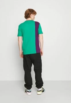 YOURTURN UNISEX - T-shirt Con Stampa - Purple/green 9 YOURTURN UNISEX - T-shirt Con Stampa - Purple/green -Sconto YOURTURN in Italia d0d0a3049e534b099acd22199388216f