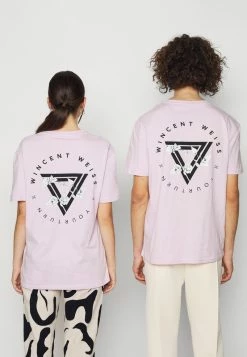 YOURTURN GRAPHIC TEE WINCENT WEISS UNISEX - T-shirt Con Stampa - Lilac -Sconto YOURTURN in Italia d7304f51ffbf41f3ae71db07ec17fdc0