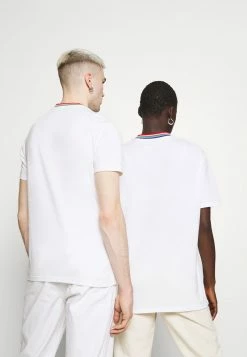 YOURTURN PRIDE UNISEX - T-shirt Con Stampa - White 10 YOURTURN PRIDE UNISEX - T-shirt Con Stampa - White -Sconto YOURTURN in Italia eb9dbc6b29194a2f85cfd016d9e73cff