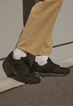 YOURTURN UNISEX - Sneakers Basse - Black 12 YOURTURN UNISEX - Sneakers Basse - Black -Sconto YOURTURN in Italia ed1386dd38304ff8bffb5bca180ef29b