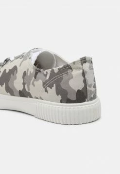 YOURTURN UNISEX - Sneakers Basse - White/grey 15 YOURTURN UNISEX - Sneakers Basse - White/grey -Sconto YOURTURN in Italia f89d1b3d5e84462584b869b36cf9af32